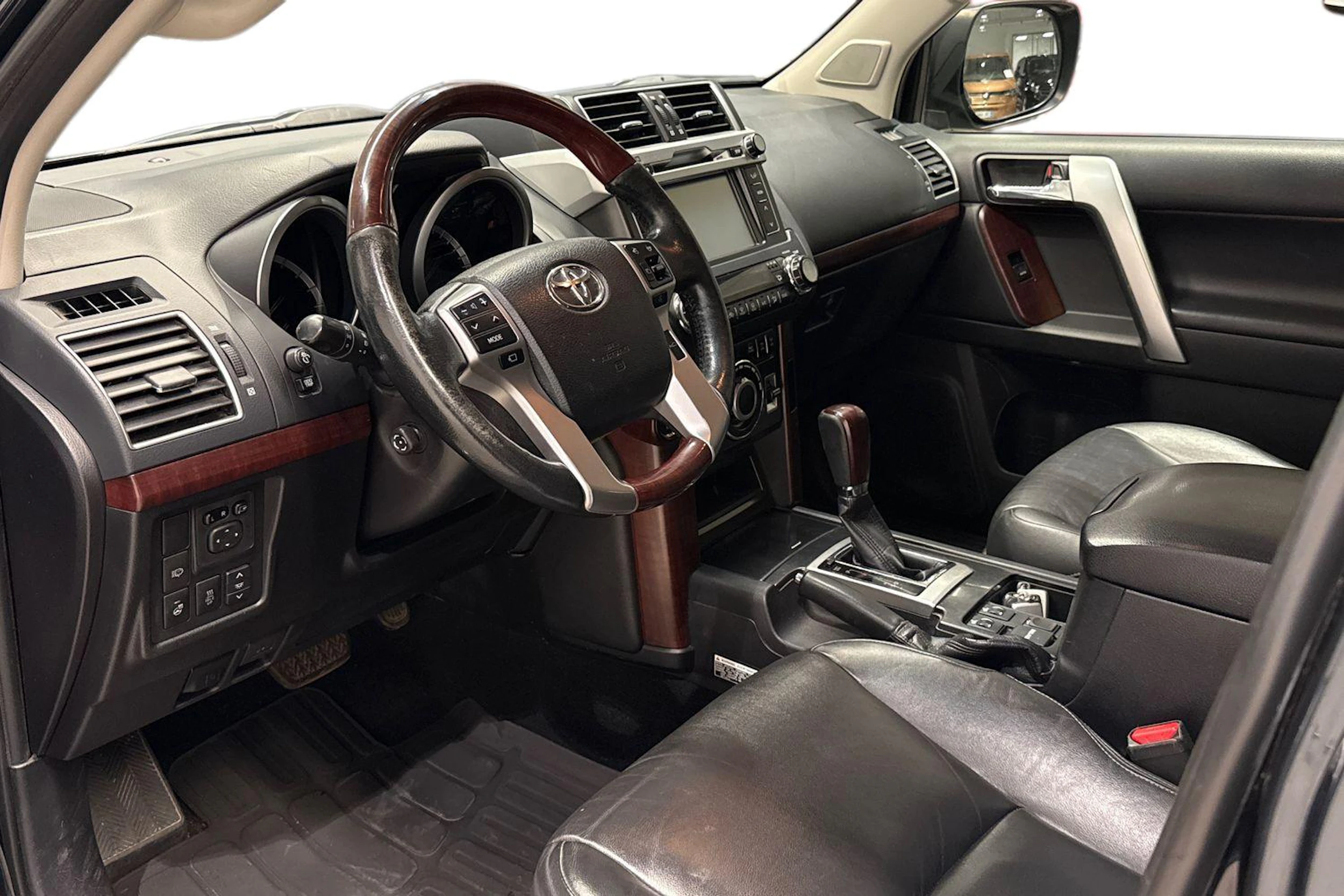 sininen Toyota Land Cruiser 2017 kuva 8.
