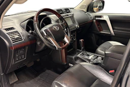 sininen Toyota Land Cruiser 2017 kuva 8.