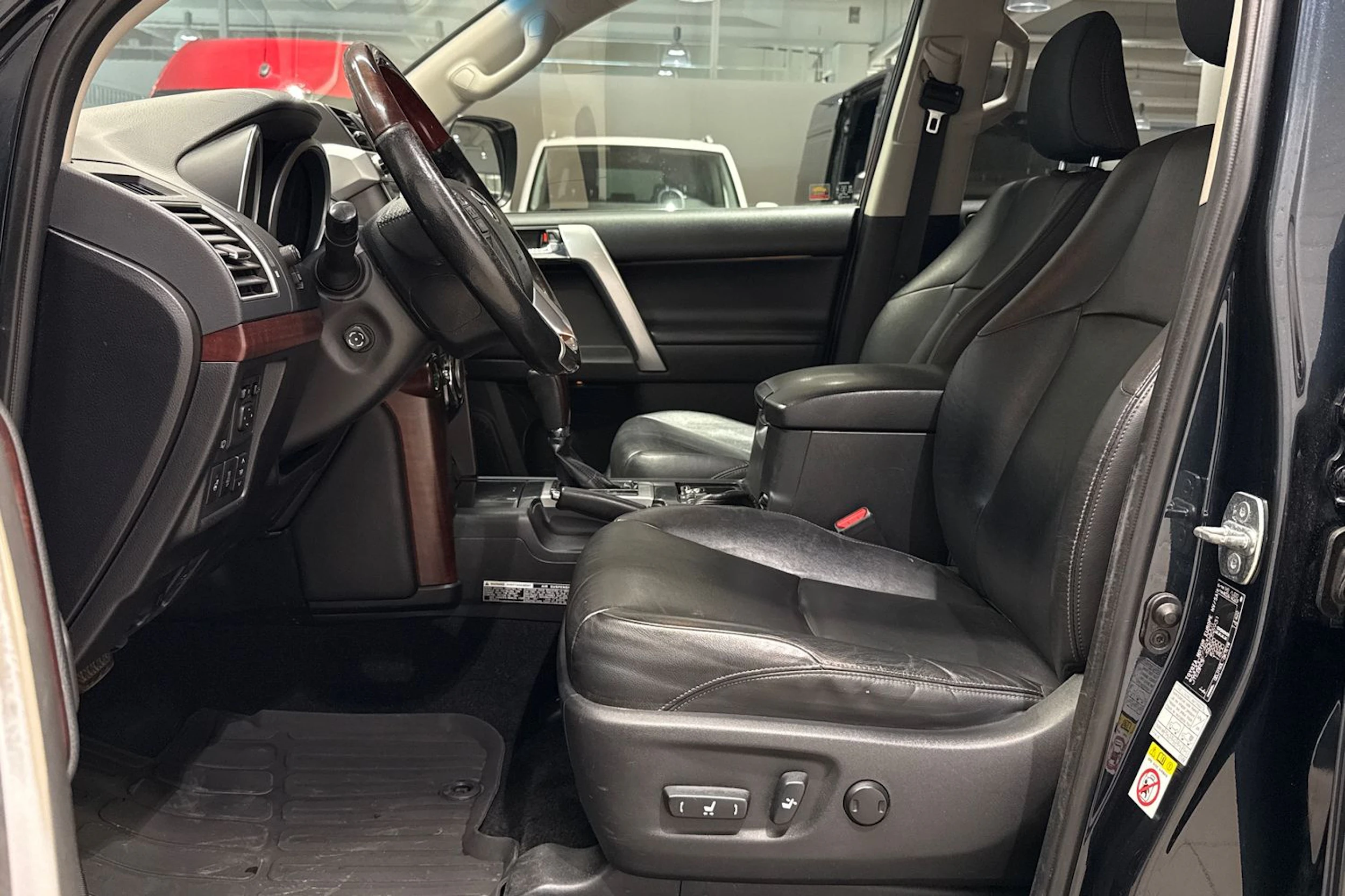 sininen Toyota Land Cruiser 2017 kuva 13.