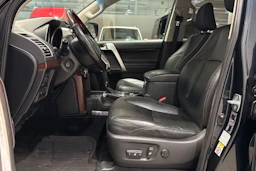 sininen Toyota Land Cruiser 2017 kuva 13.