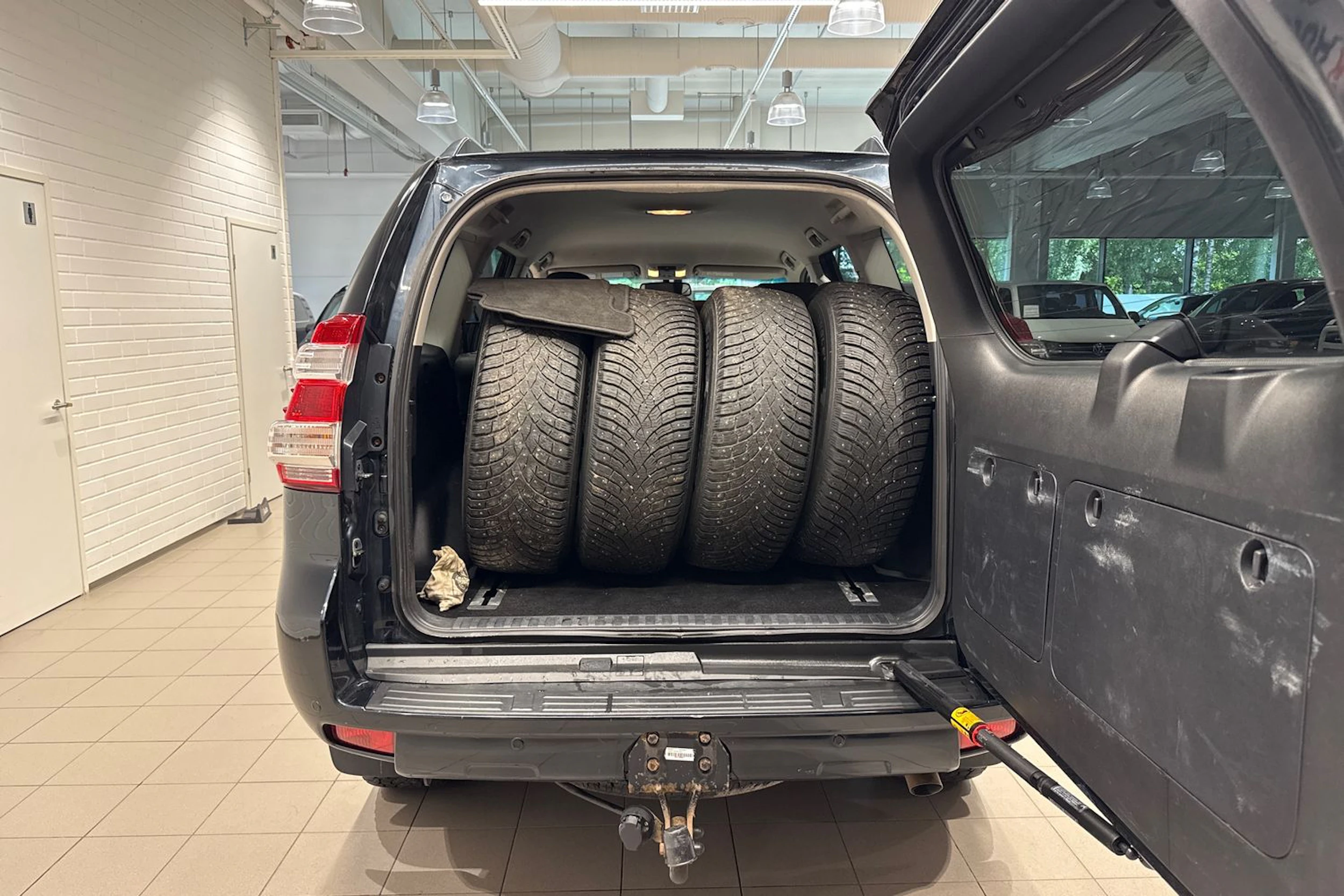 sininen Toyota Land Cruiser 2017 kuva 17.