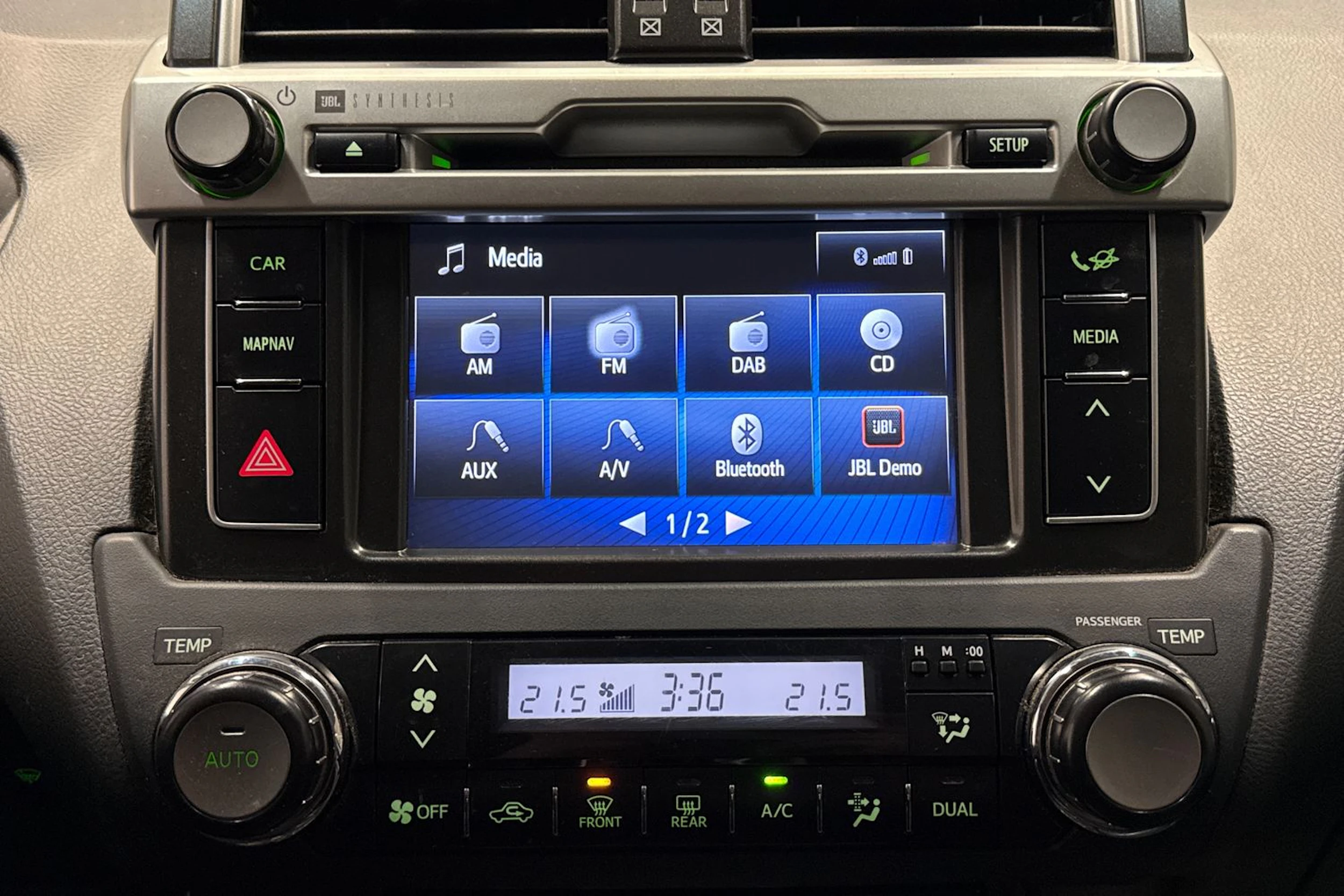 sininen Toyota Land Cruiser 2017 kuva 24.