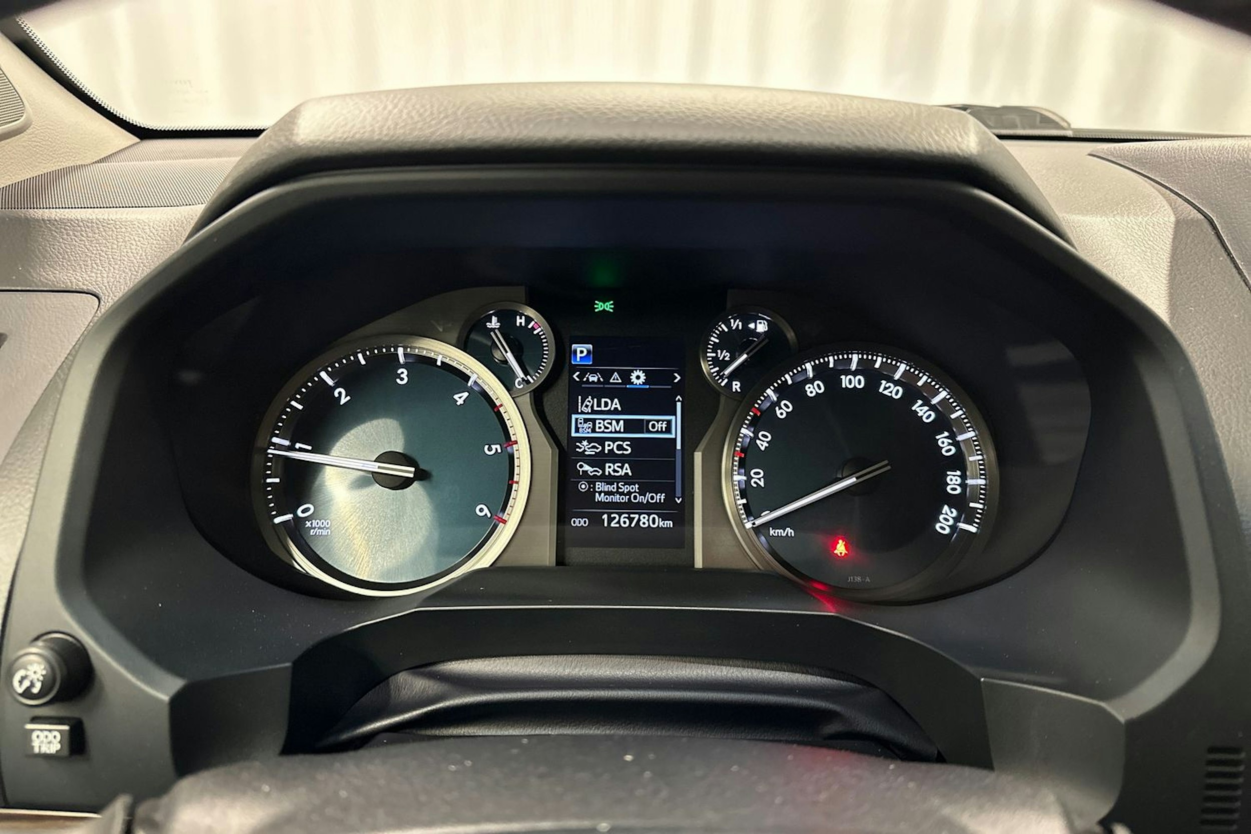 sininen Toyota Land Cruiser 2018 kuva 16.