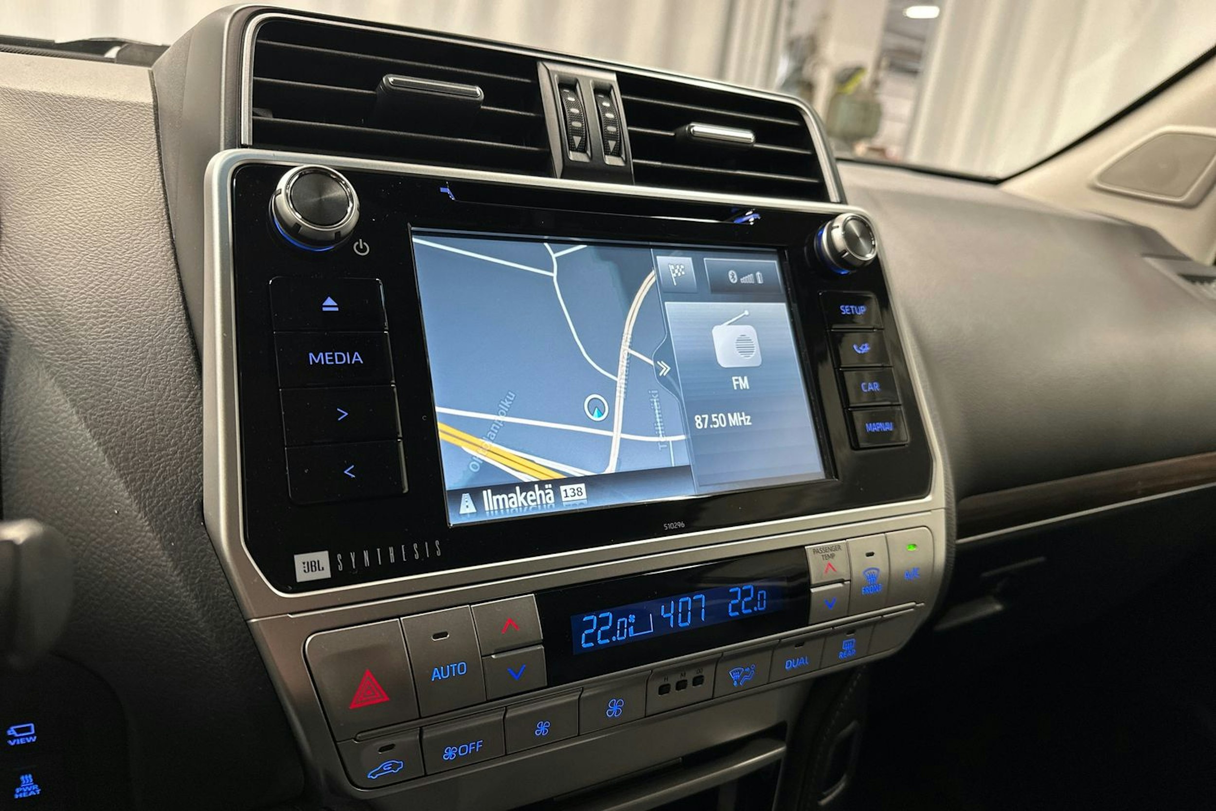sininen Toyota Land Cruiser 2018 kuva 17.