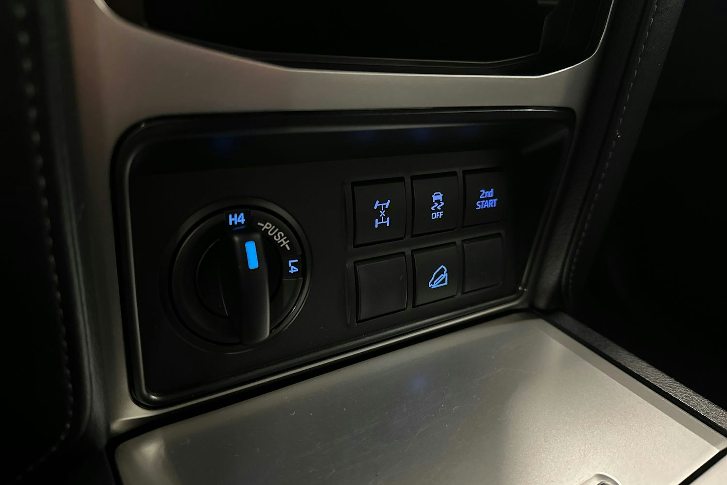 sininen Toyota Land Cruiser 2018 kuva 19.
