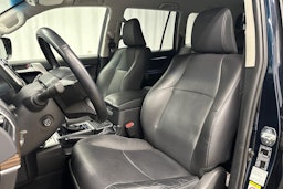 sininen Toyota Land Cruiser 2018 kuva 24.