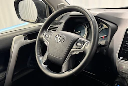 sininen Toyota Land Cruiser 2018 kuva 13.