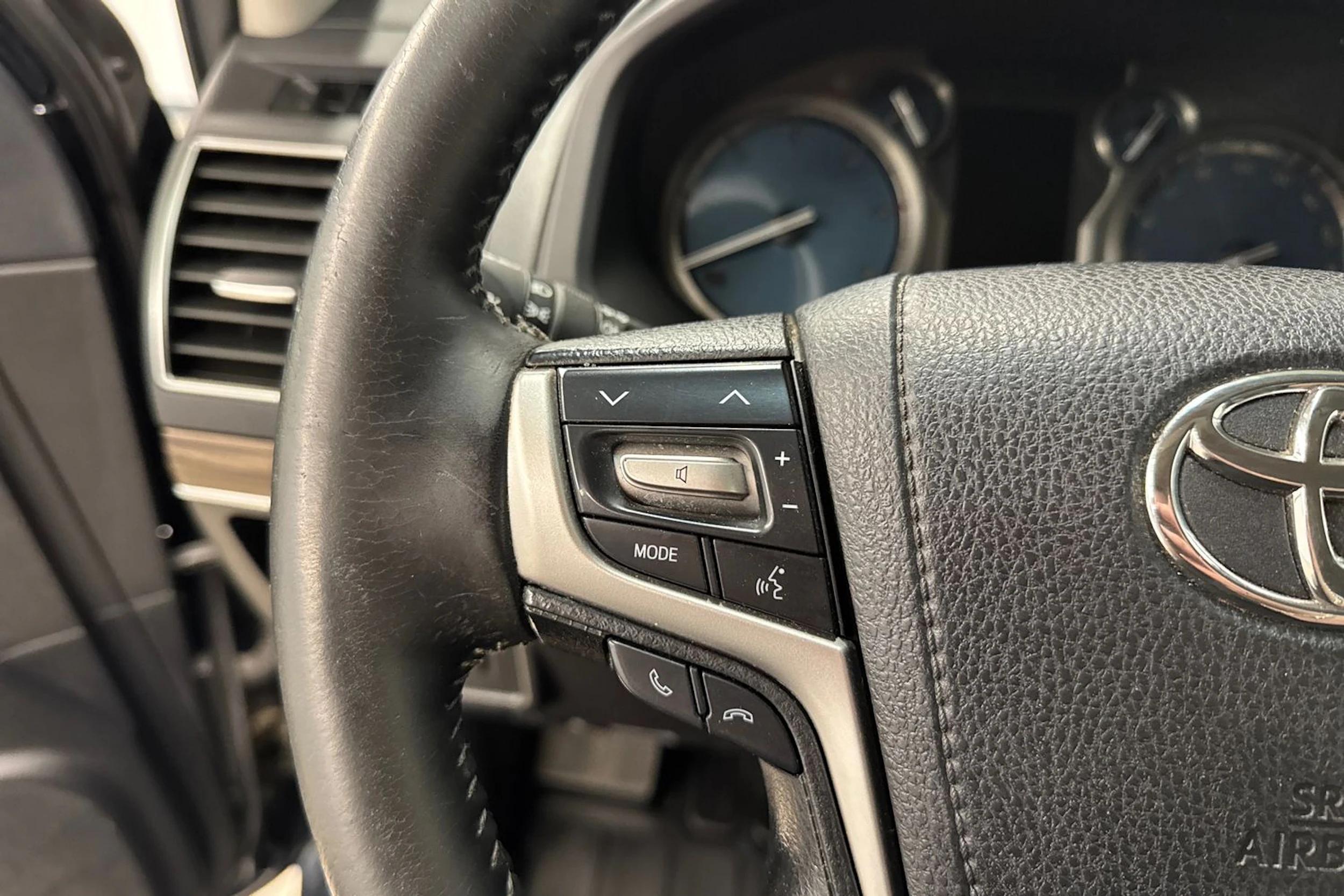 sininen Toyota Land Cruiser 2018 kuva 15.