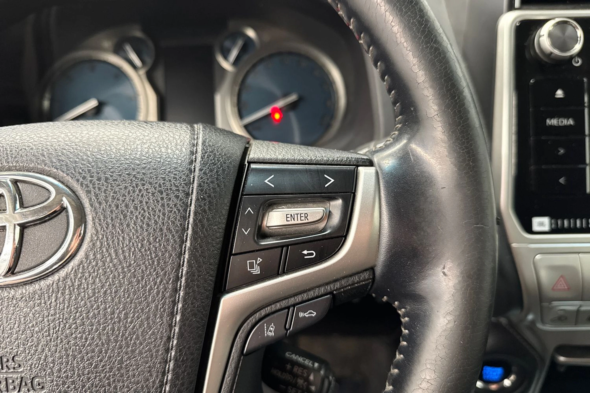 sininen Toyota Land Cruiser 2018 kuva 16.