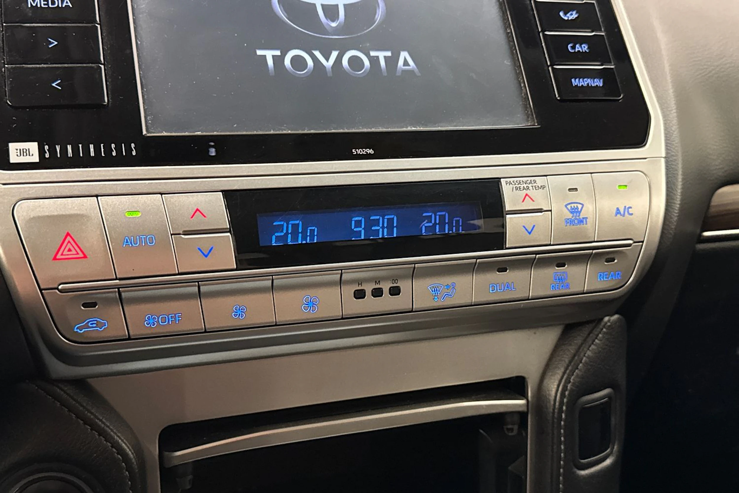 sininen Toyota Land Cruiser 2018 kuva 19.