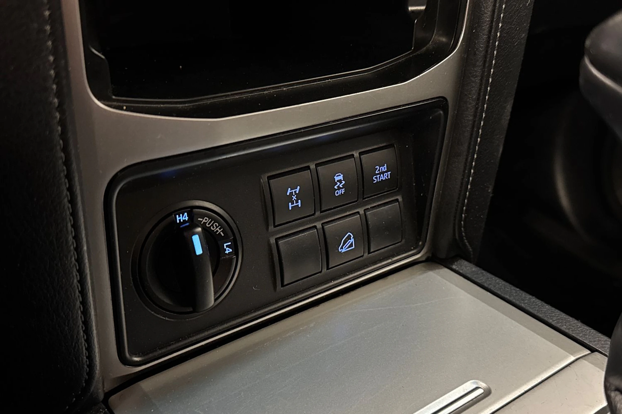 sininen Toyota Land Cruiser 2018 kuva 20.