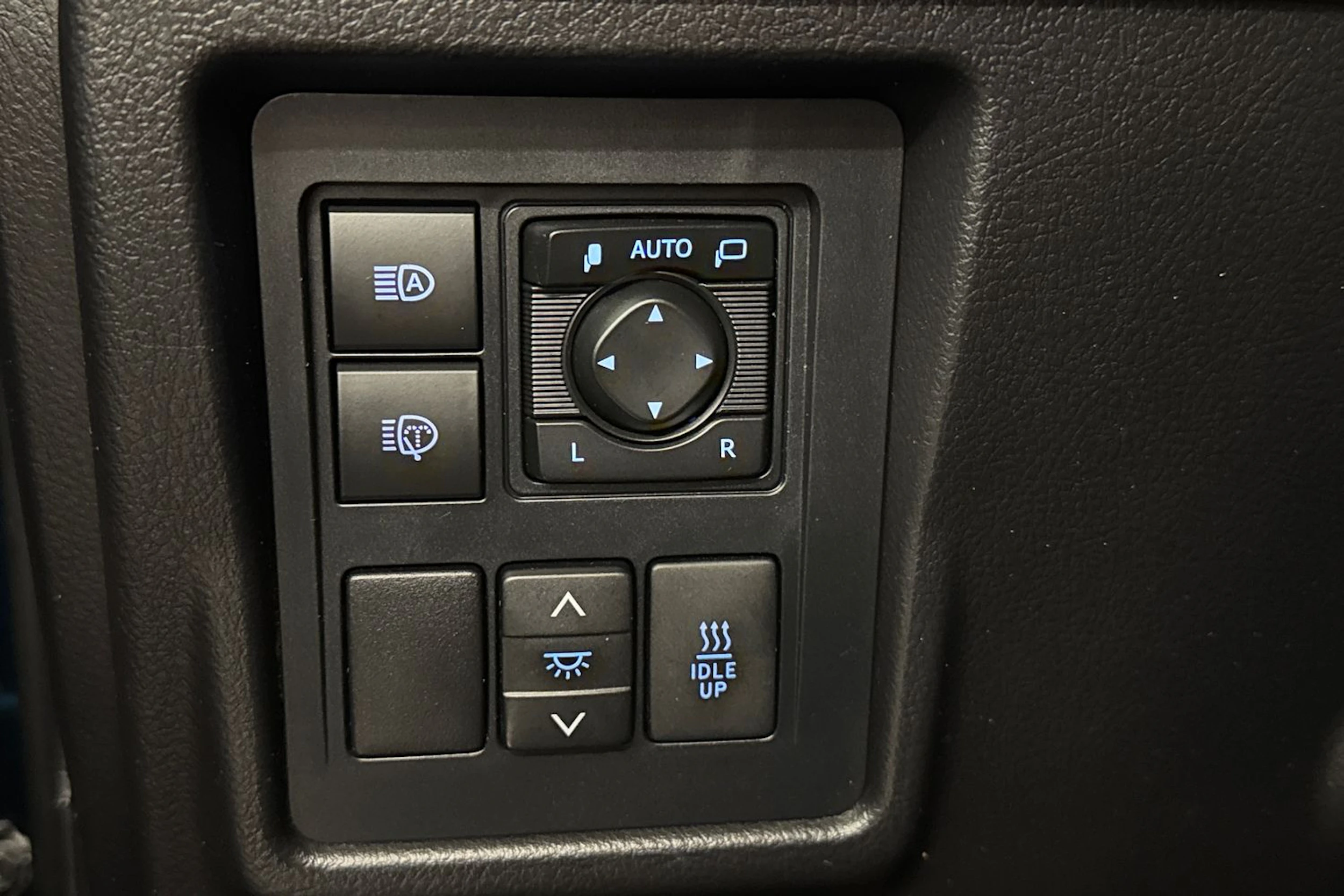 sininen Toyota Land Cruiser 2018 kuva 22.