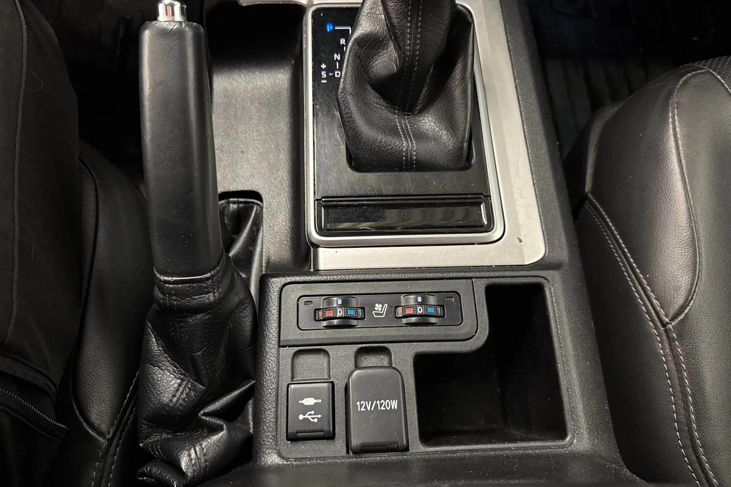 sininen Toyota Land Cruiser 2018 kuva 23.