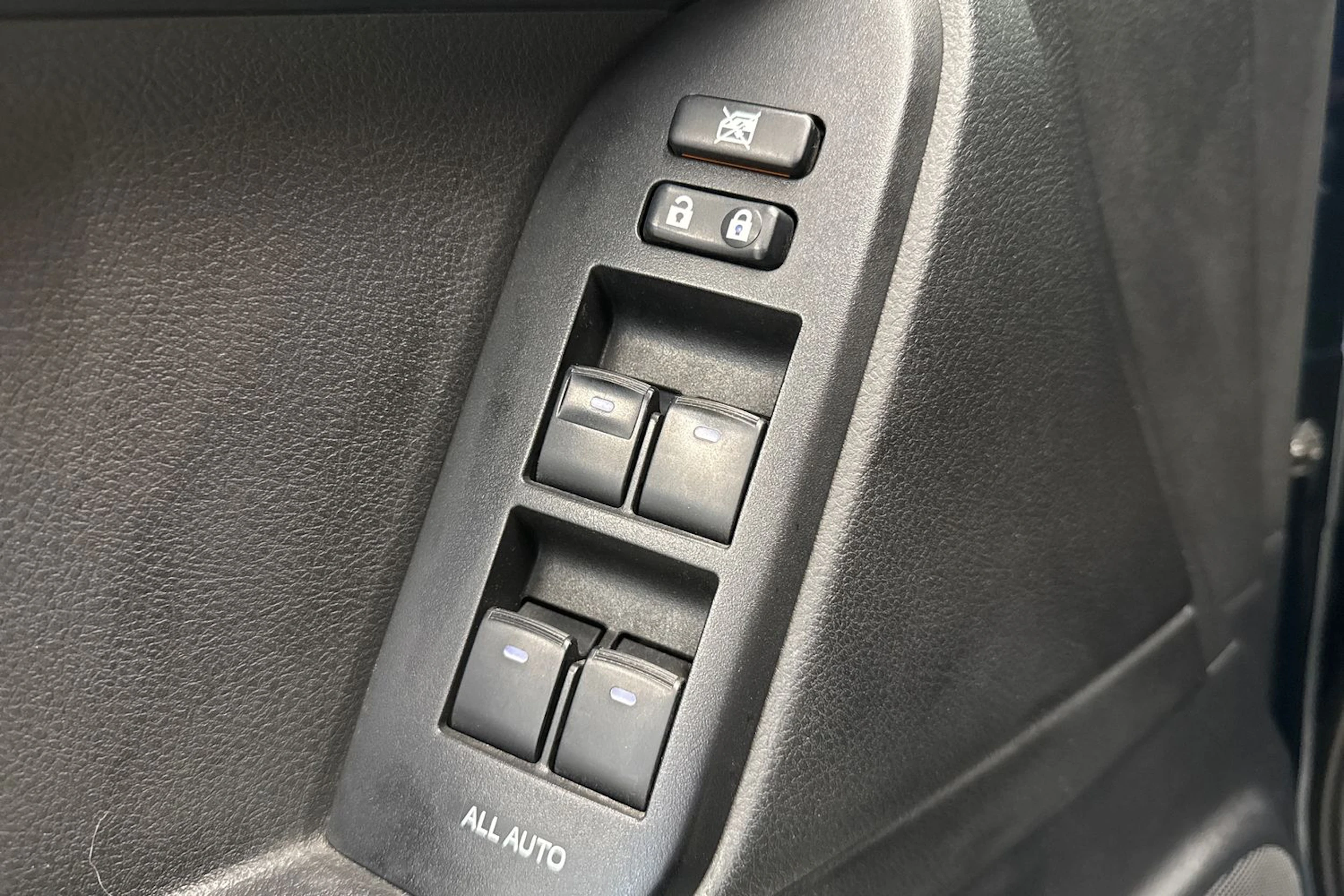sininen Toyota Land Cruiser 2018 kuva 25.