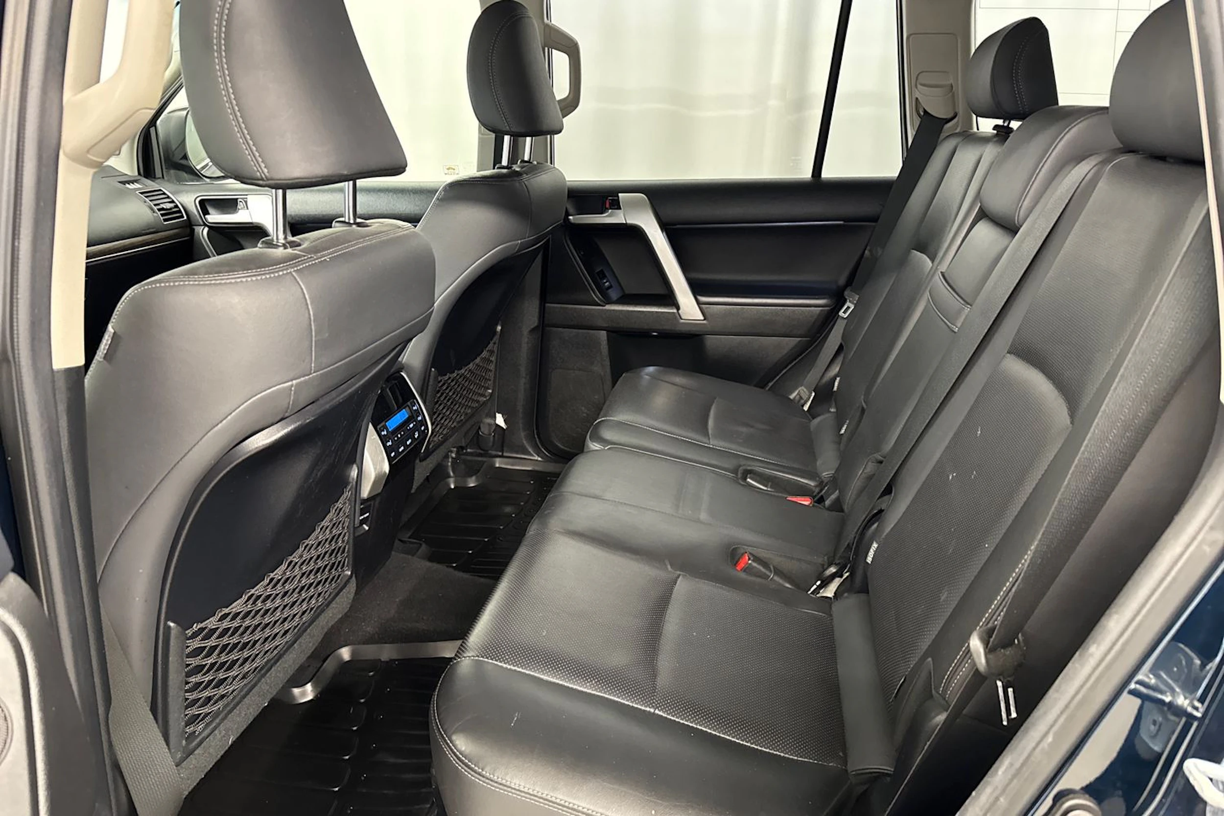 sininen Toyota Land Cruiser 2018 kuva 31.