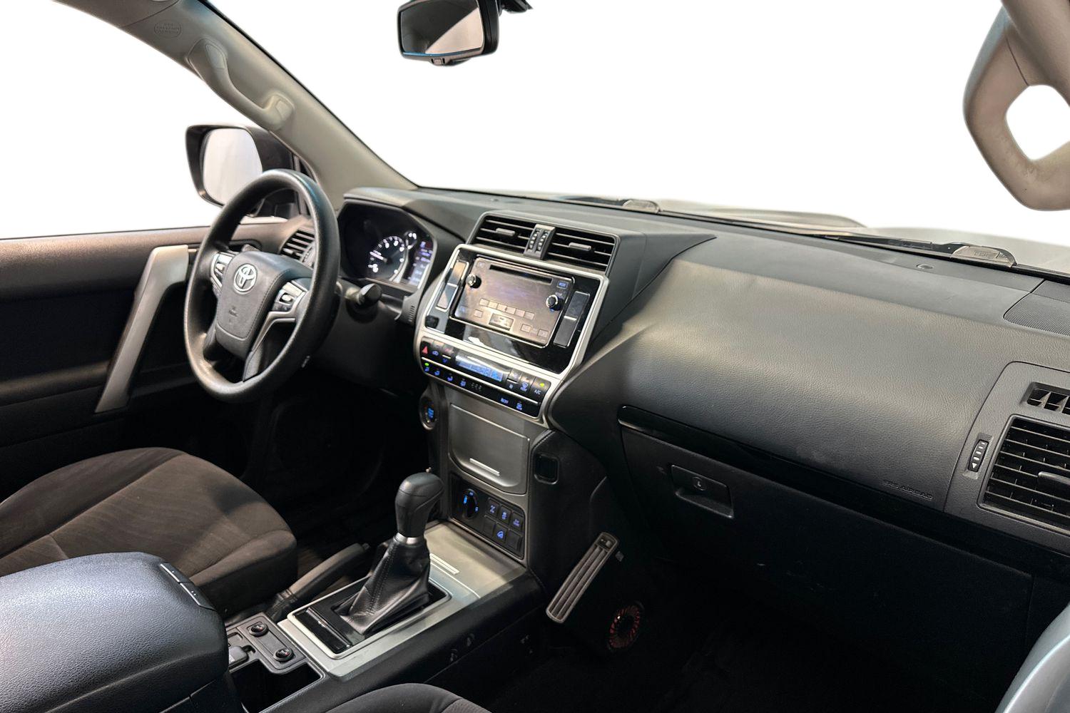 Toyota Land Cruiser 2018, kuva 7/29