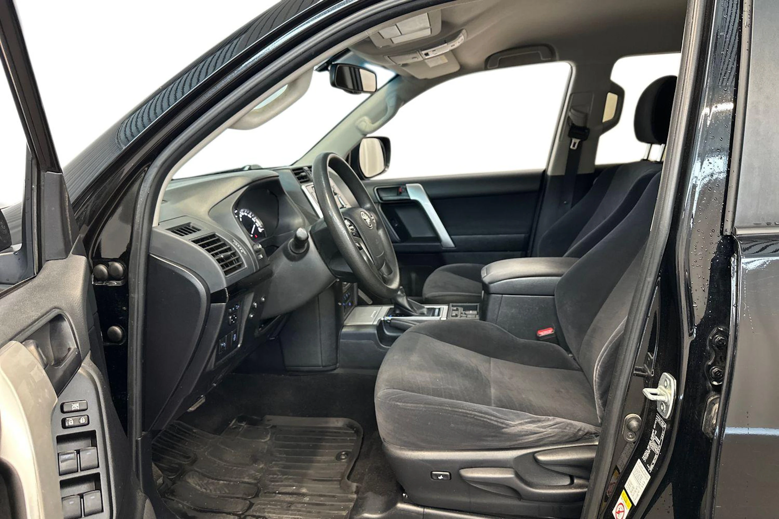 musta Toyota Land Cruiser 2018 kuva 12.