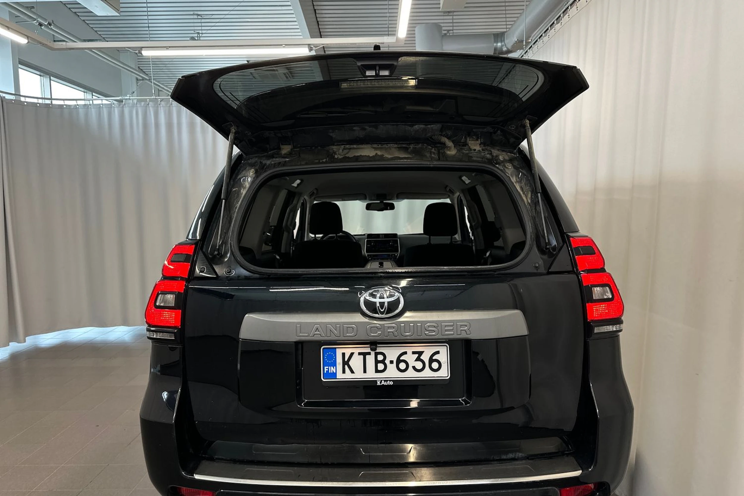 musta Toyota Land Cruiser 2018 kuva 15.