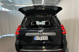 musta Toyota Land Cruiser 2018 kuva 15.