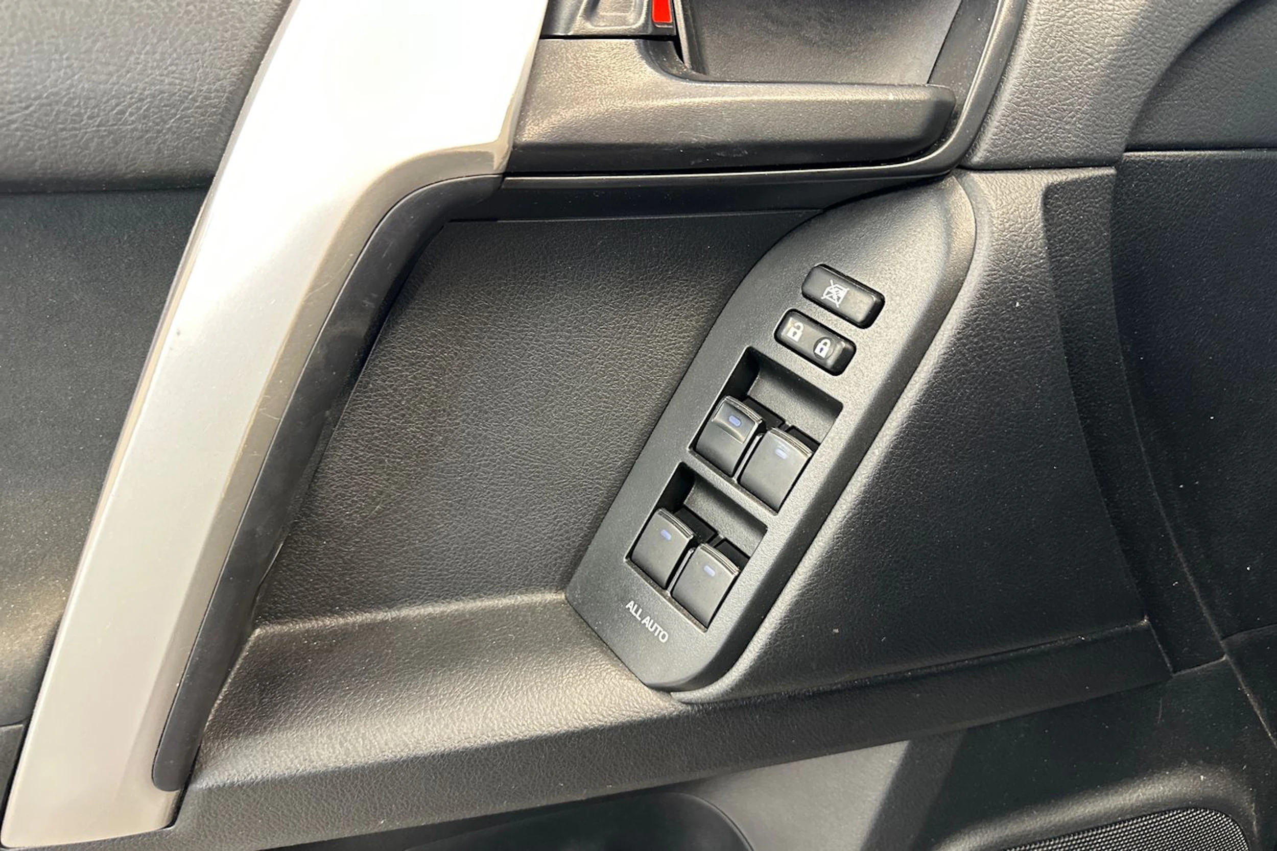musta Toyota Land Cruiser 2018 kuva 20.
