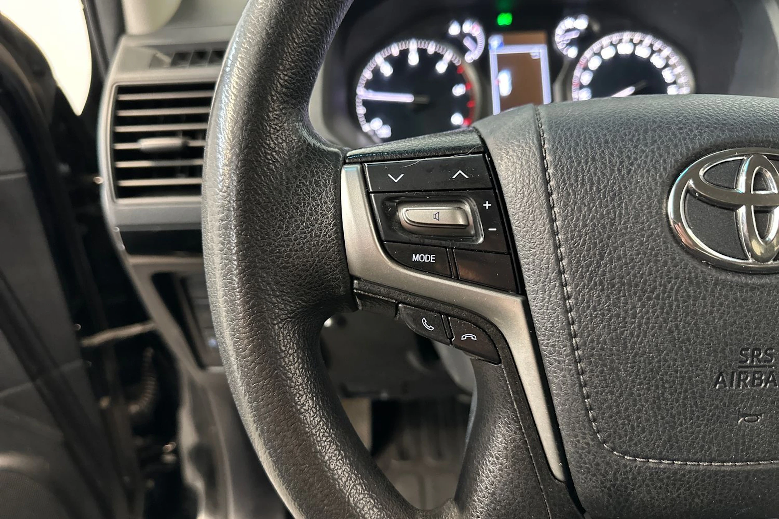 musta Toyota Land Cruiser 2018 kuva 23.