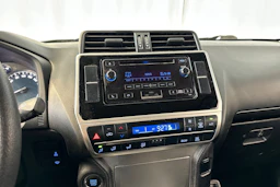 musta Toyota Land Cruiser 2018 kuva 26.