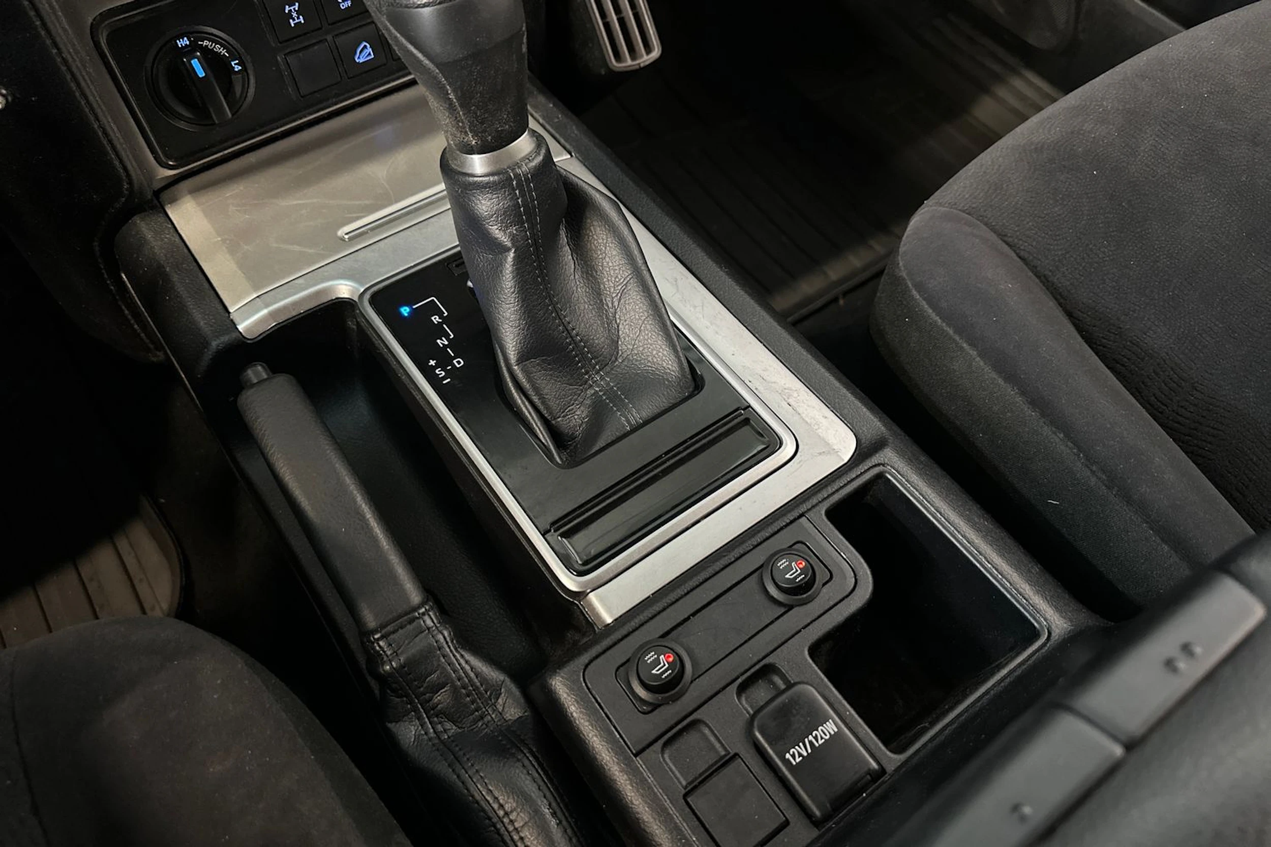 musta Toyota Land Cruiser 2018 kuva 29.