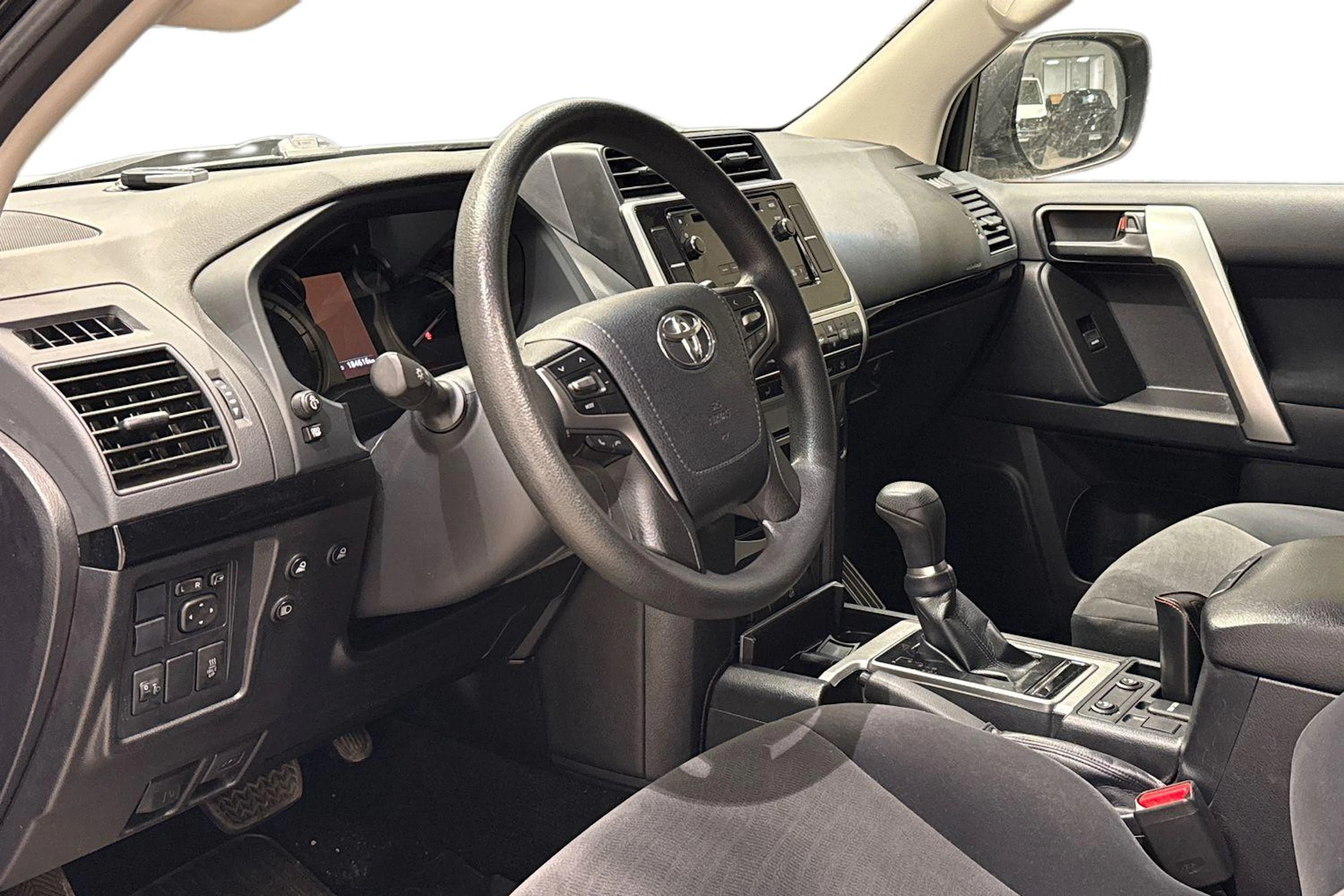 musta Toyota Land Cruiser 2018 kuva 3.