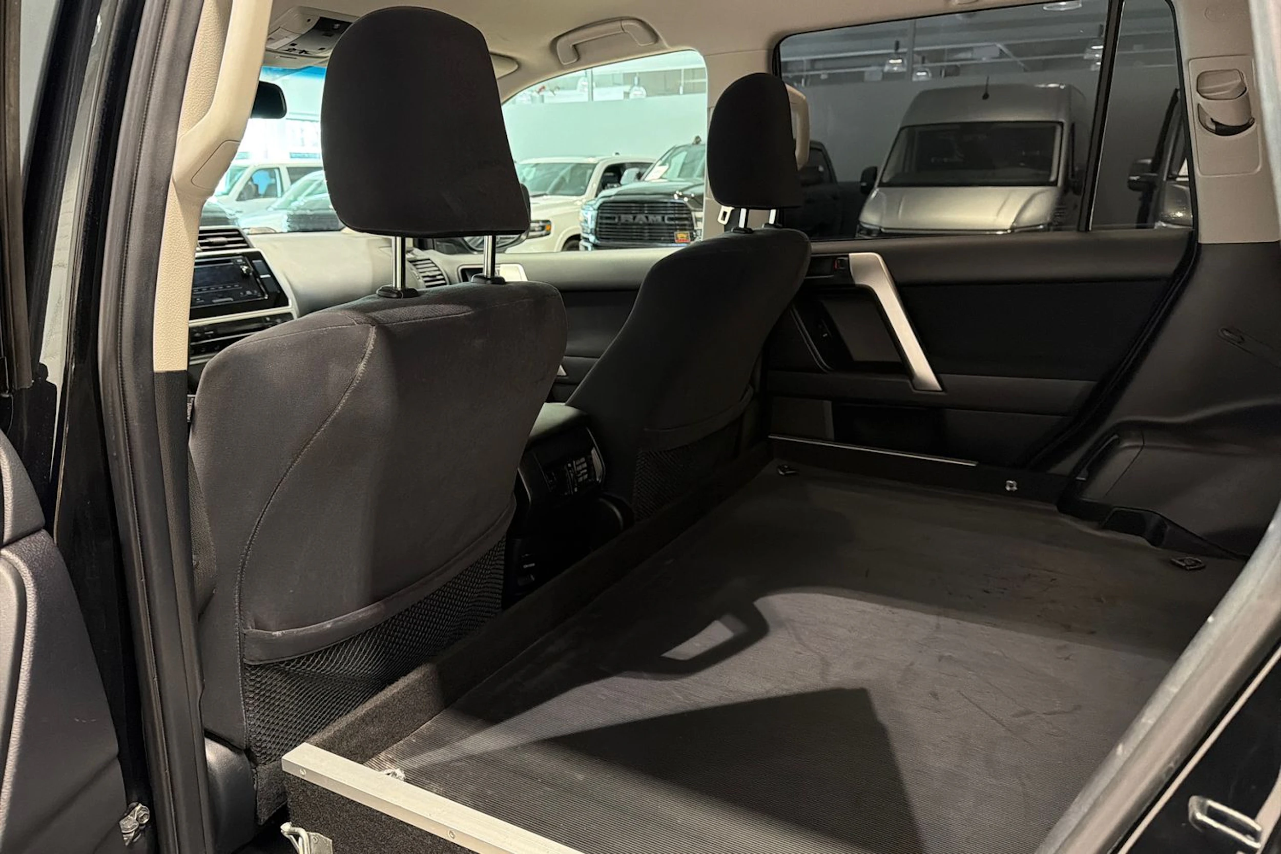 musta Toyota Land Cruiser 2018 kuva 13.
