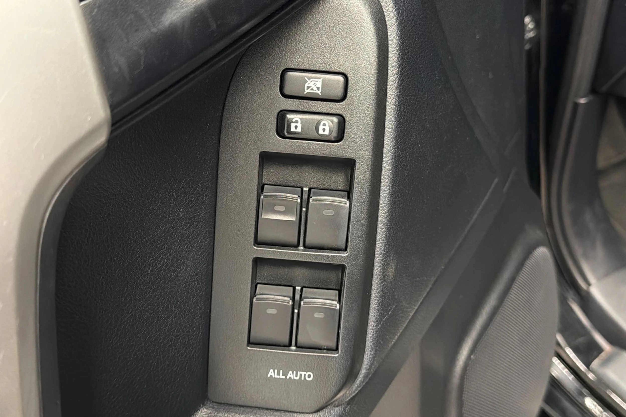 musta Toyota Land Cruiser 2018 kuva 15.
