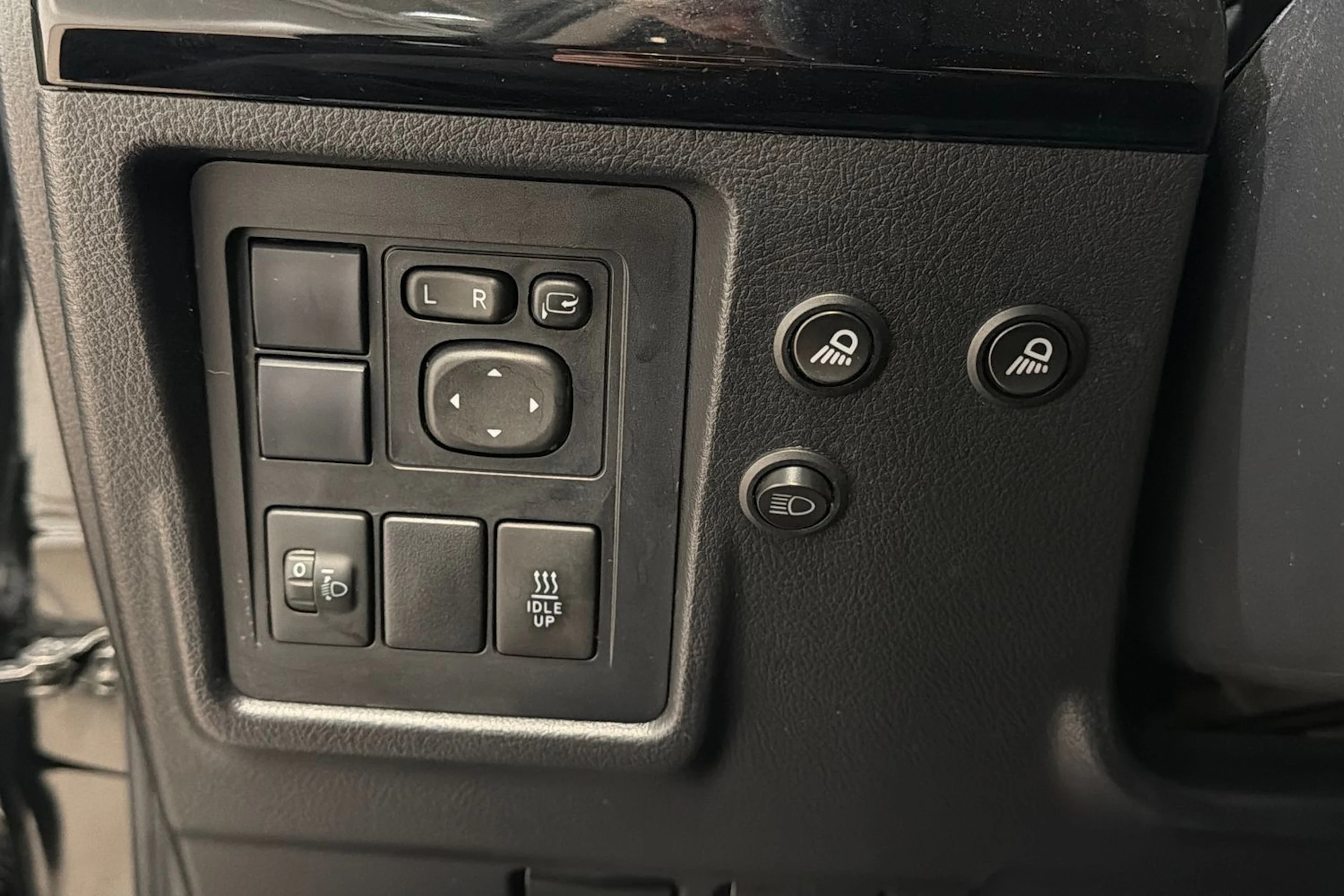musta Toyota Land Cruiser 2018 kuva 16.