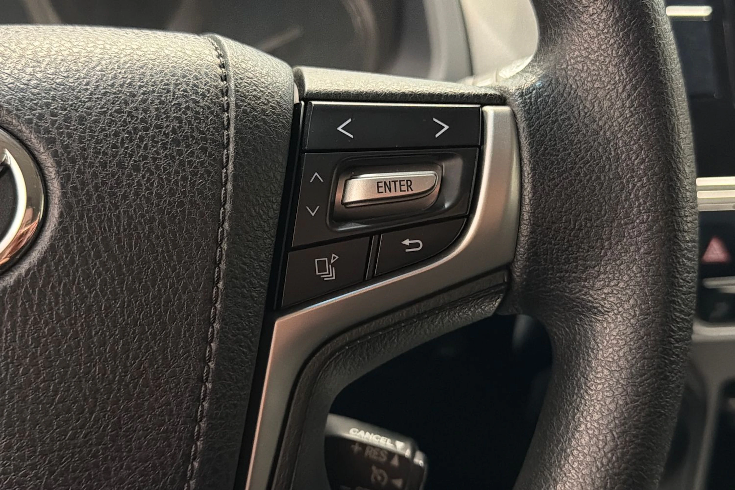 musta Toyota Land Cruiser 2018 kuva 18.