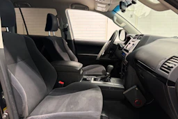 musta Toyota Land Cruiser 2018 kuva 29.
