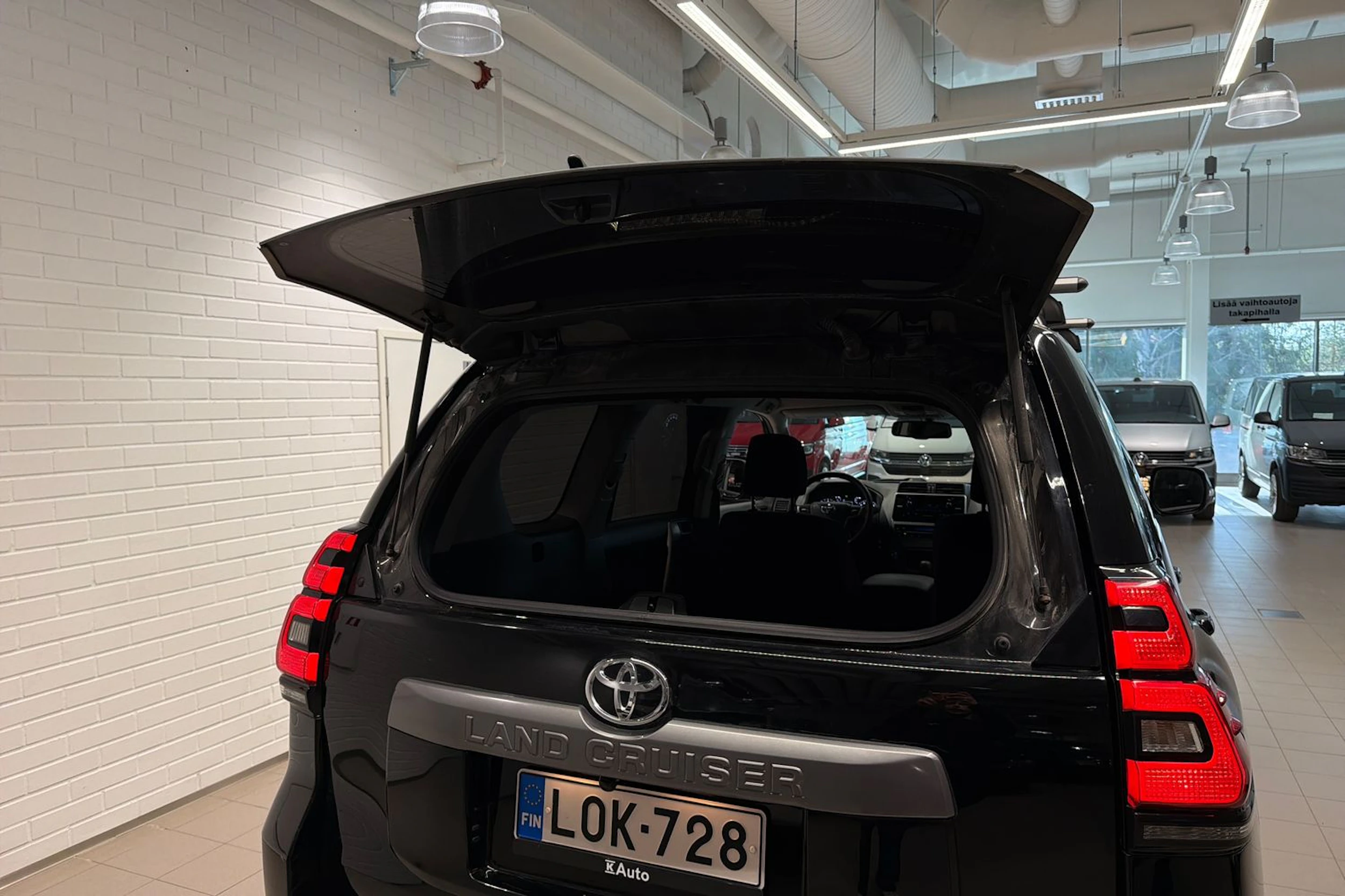 musta Toyota Land Cruiser 2018 kuva 31.