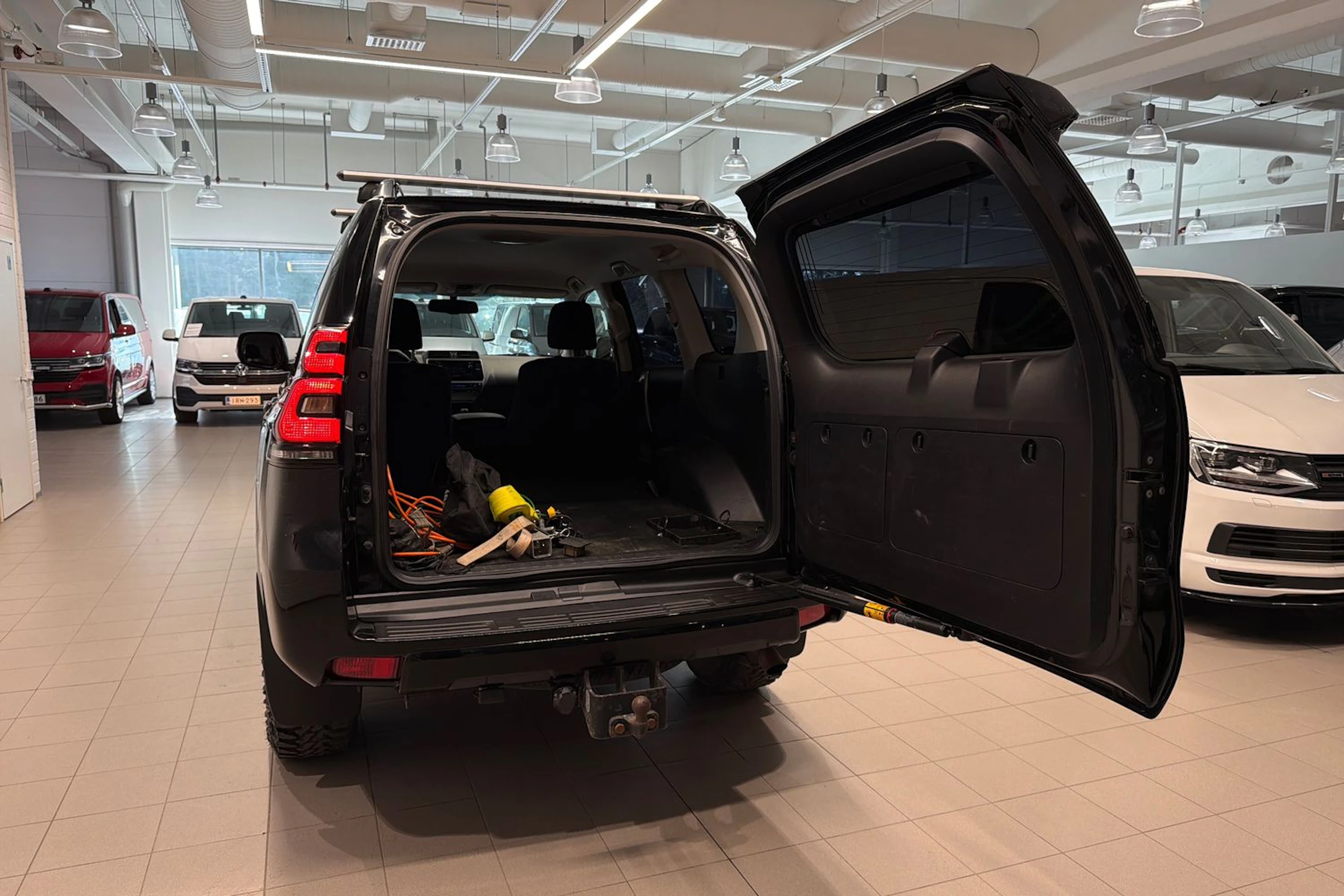 musta Toyota Land Cruiser 2018 kuva 32.