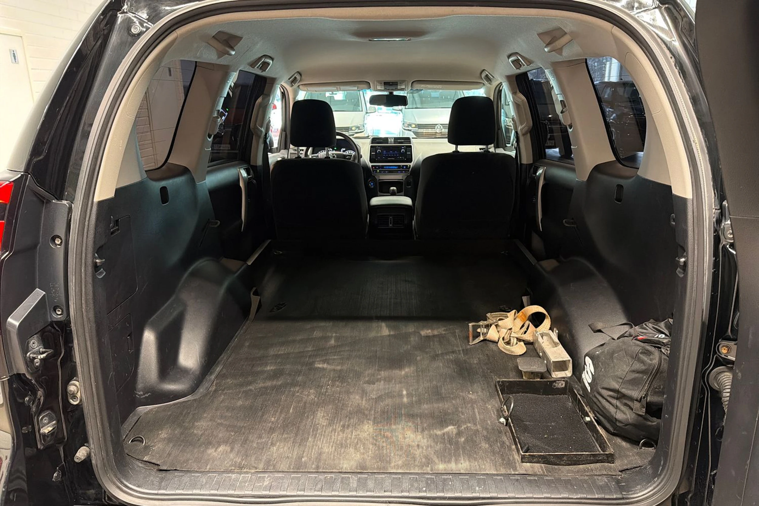musta Toyota Land Cruiser 2018 kuva 33.