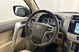 musta Toyota Land Cruiser 2018 kuva 10.