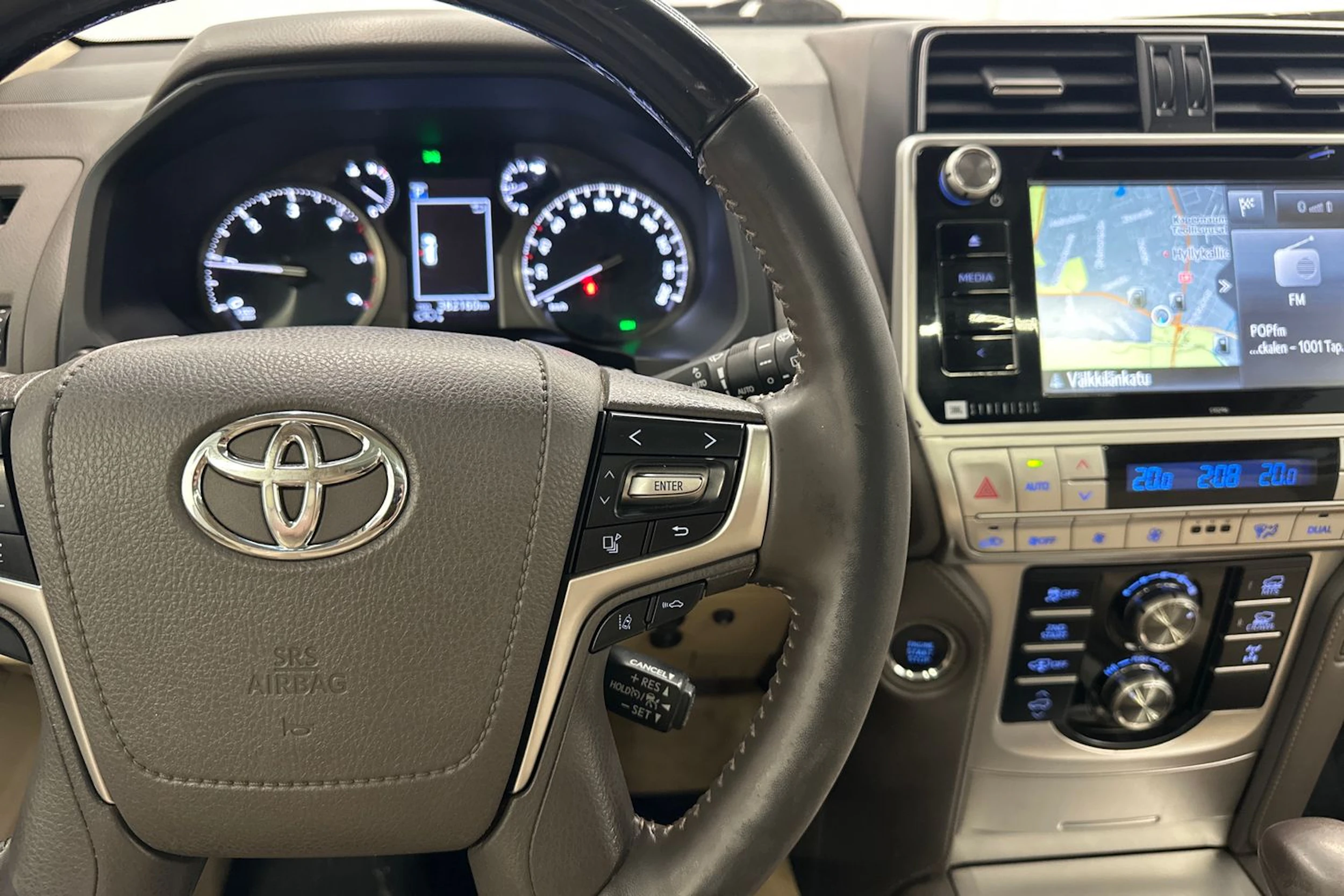 musta Toyota Land Cruiser 2018 kuva 12.