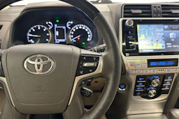 musta Toyota Land Cruiser 2018 kuva 12.