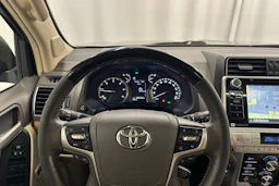 musta Toyota Land Cruiser 2018 kuva 13.