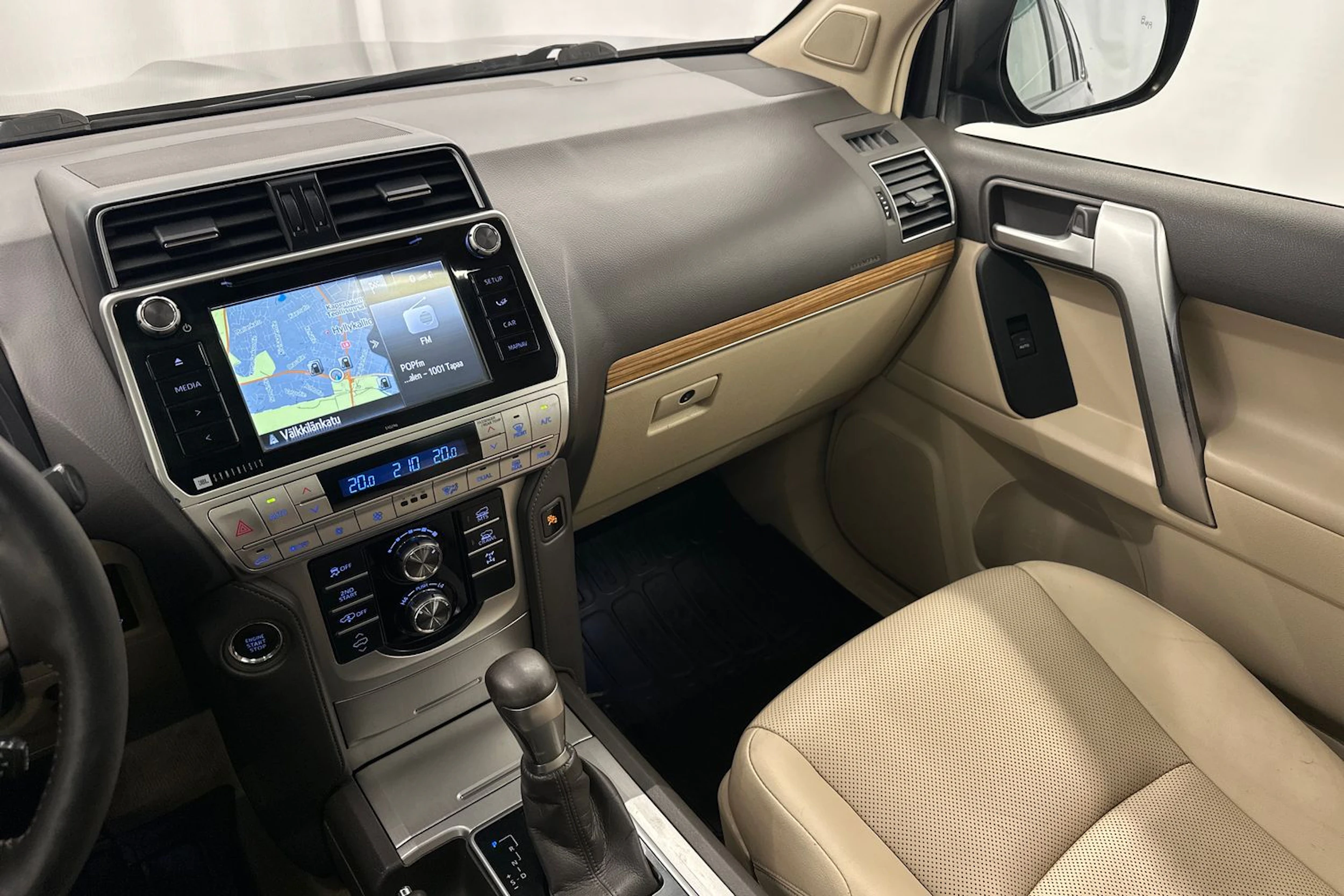 musta Toyota Land Cruiser 2018 kuva 15.