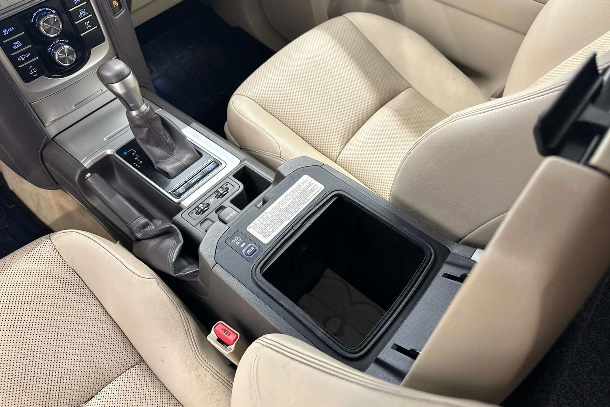 musta Toyota Land Cruiser 2018 kuva 23.