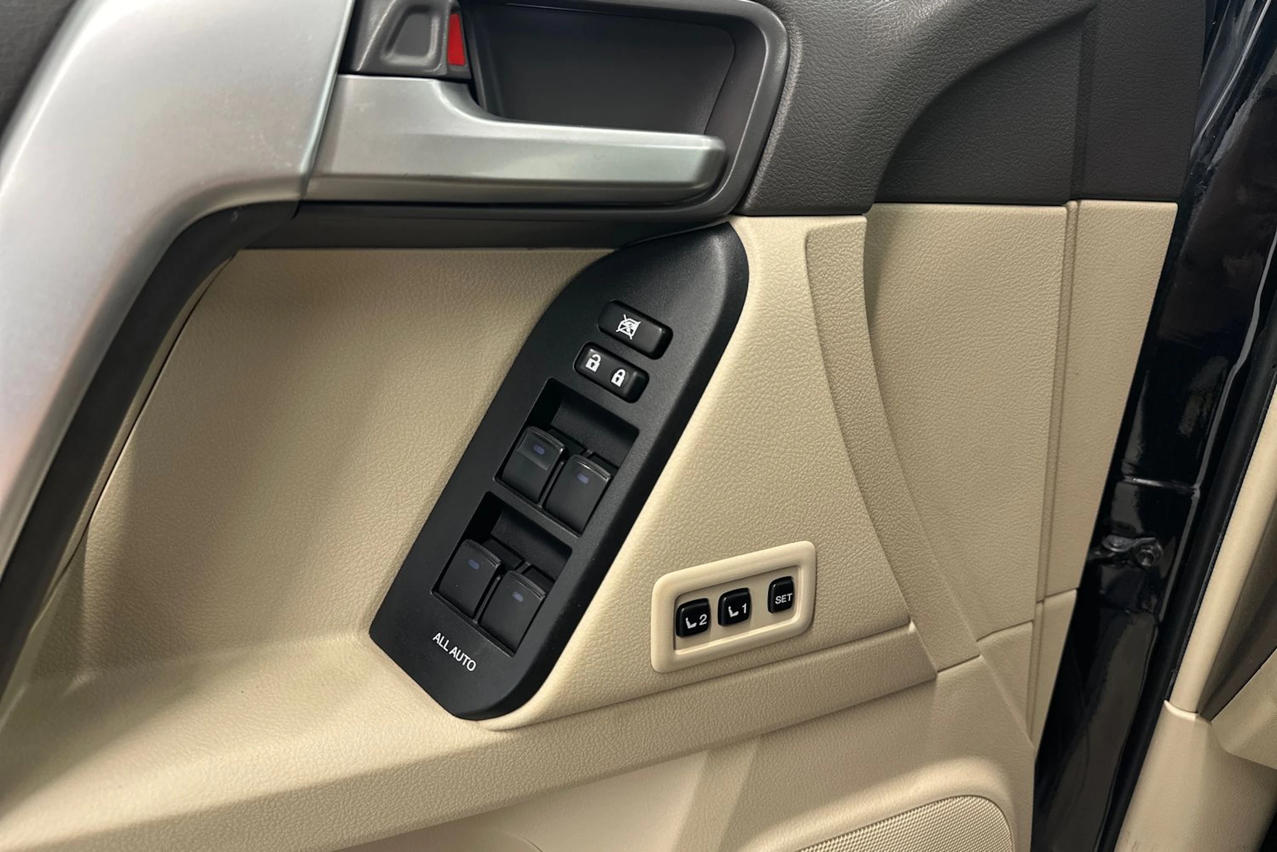musta Toyota Land Cruiser 2018 kuva 26.