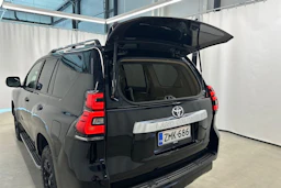 musta Toyota Land Cruiser 2018 kuva 32.