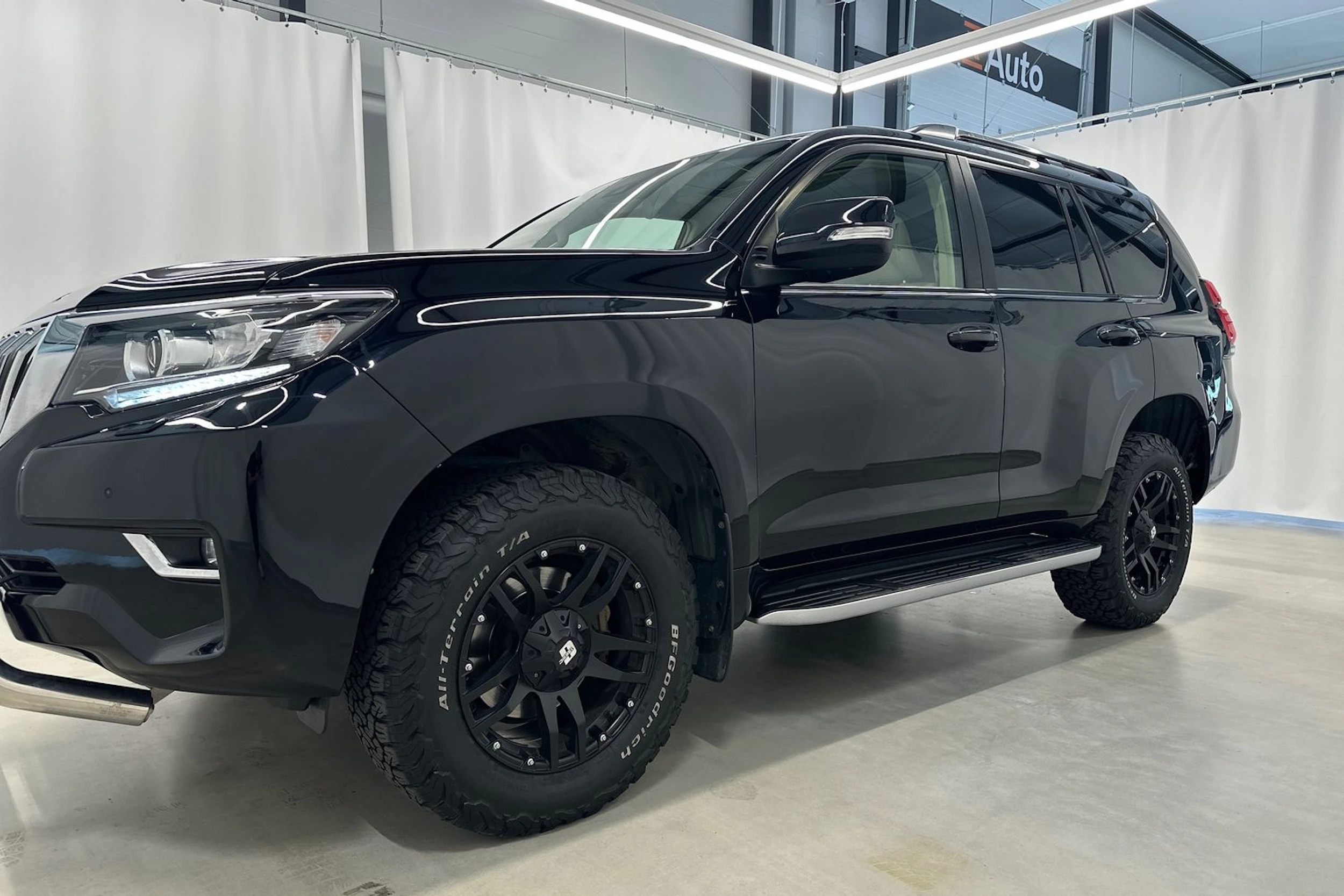 musta Toyota Land Cruiser 2018 kuva 33.
