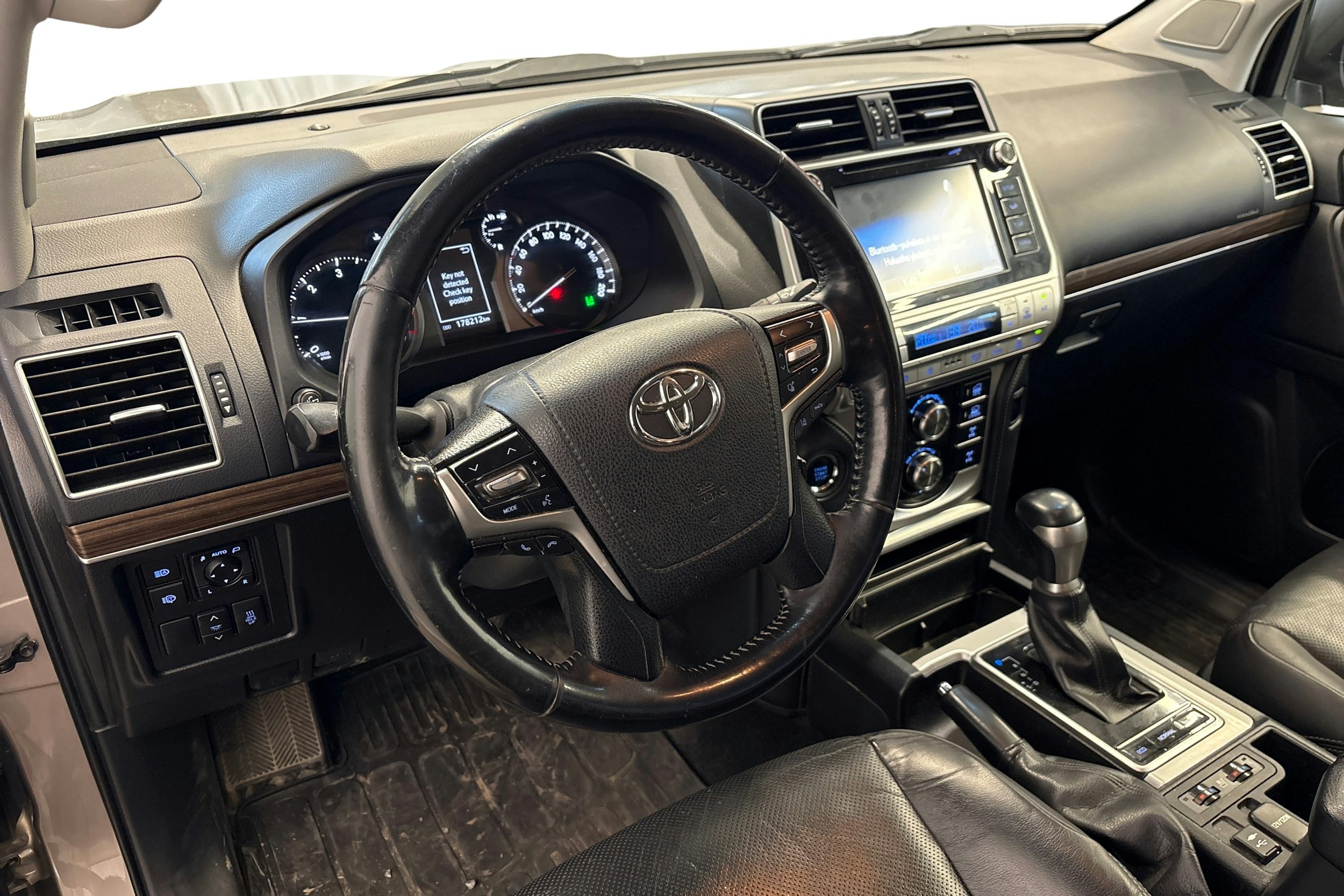 ruskea (beige) Toyota Land Cruiser 2019 kuva 3.