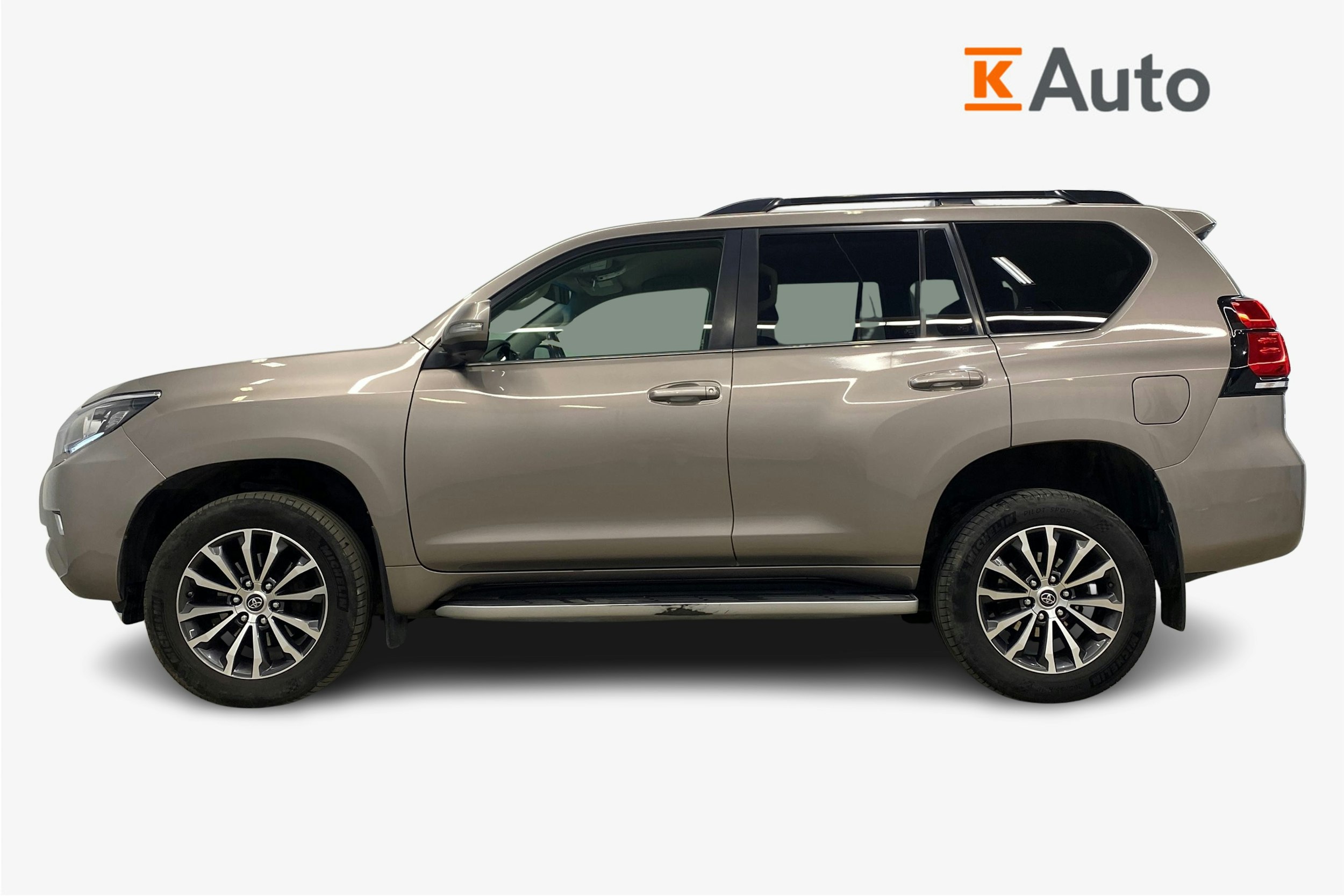 ruskea (beige) Toyota Land Cruiser 2019 kuva 5.