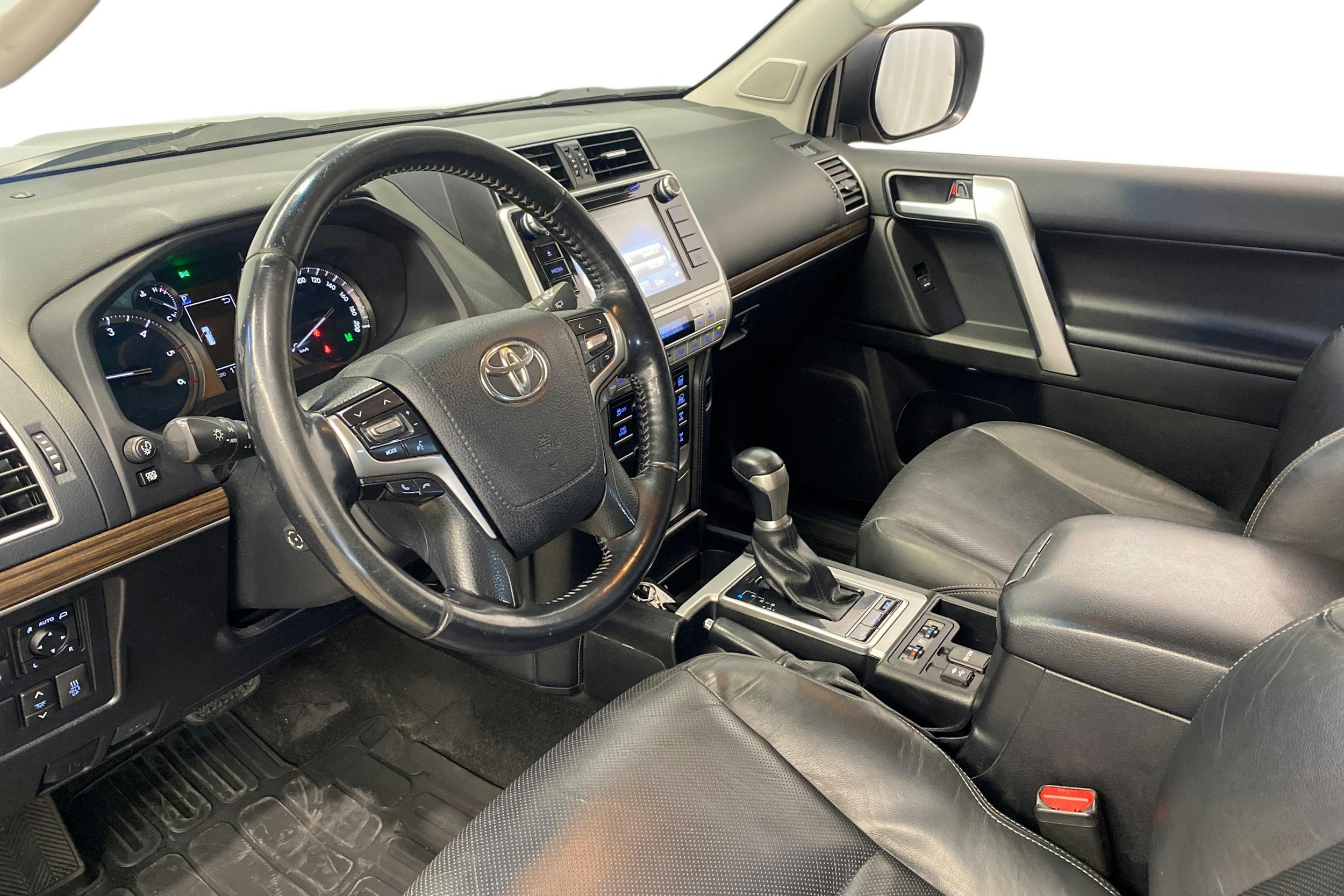 ruskea (beige) Toyota Land Cruiser 2019 kuva 6.