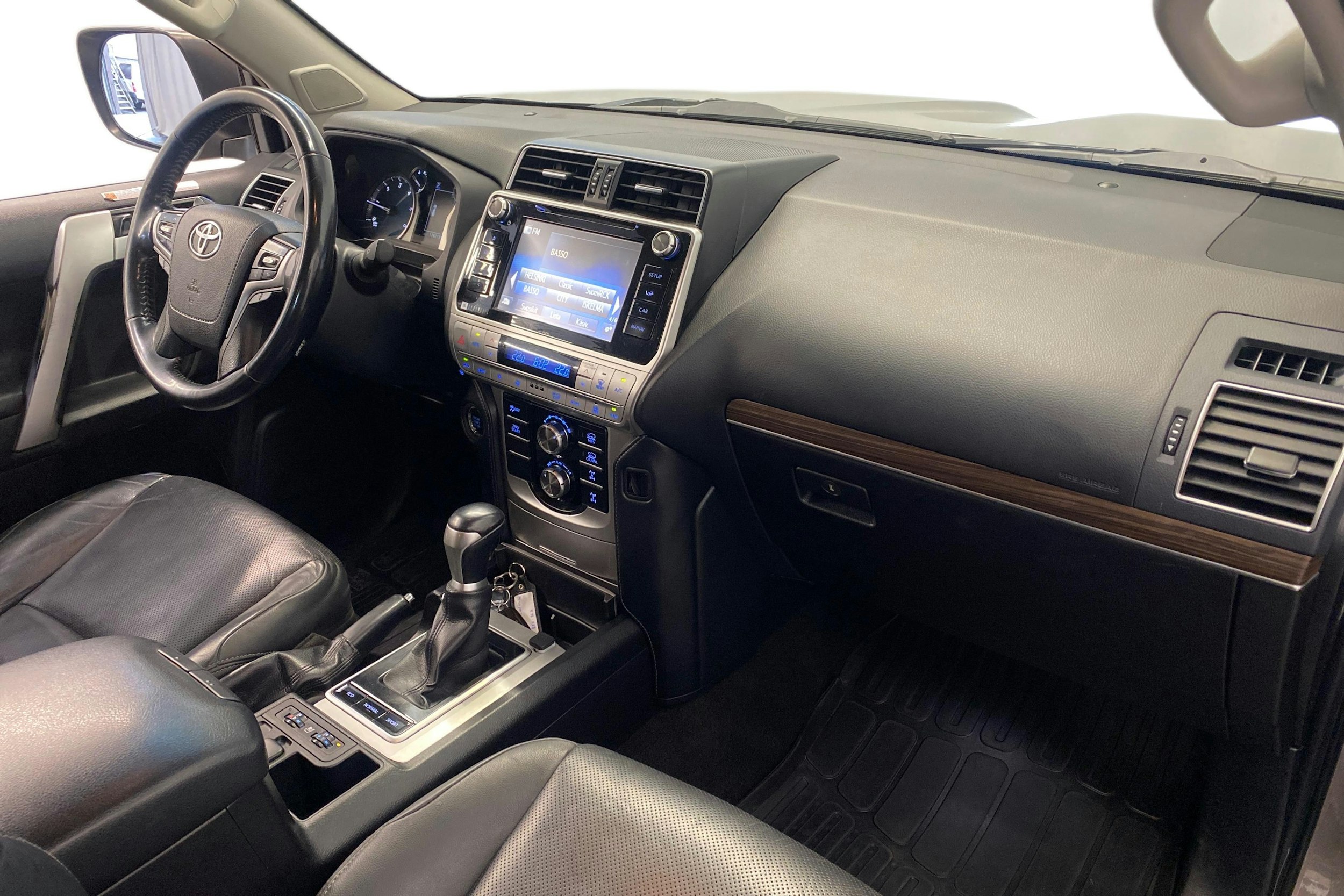 ruskea (beige) Toyota Land Cruiser 2019 kuva 8.