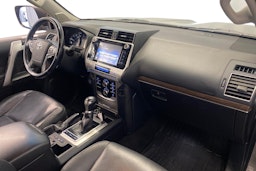 ruskea (beige) Toyota Land Cruiser 2019 kuva 8.